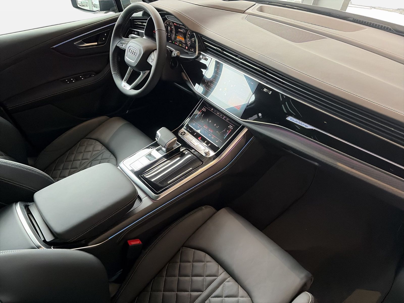 Fahrzeugabbildung Audi Q7 SUV S line 60TFSIe AHK|Pano|Luft|B&O