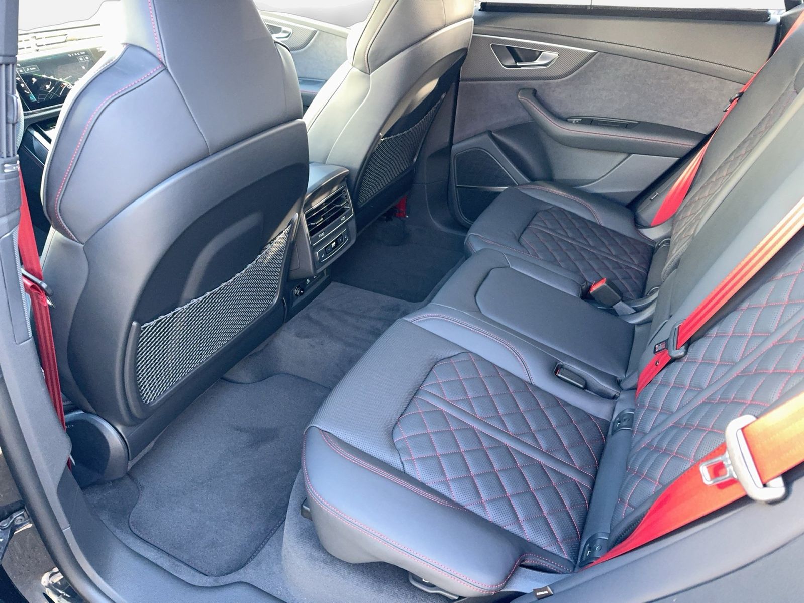 Fahrzeugabbildung Audi Q8 SUV TFSI e quattro 360 kW tiptronic Matrix|SD