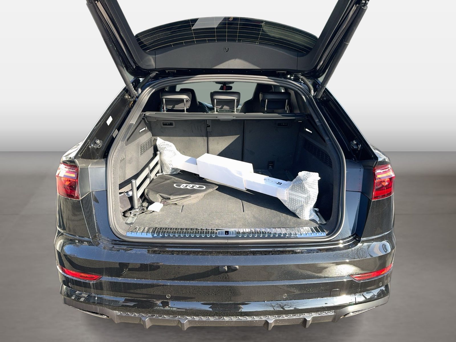 Fahrzeugabbildung Audi Q8 SUV TFSI e quattro 360 kW tiptronic Matrix|SD