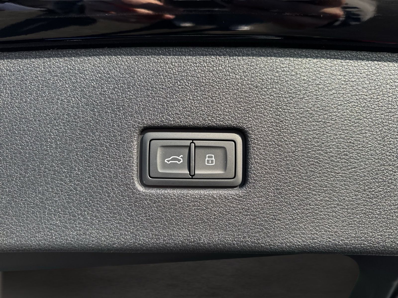 Fahrzeugabbildung Audi Q8 SUV TFSI e quattro 360 kW tiptronic Matrix|SD