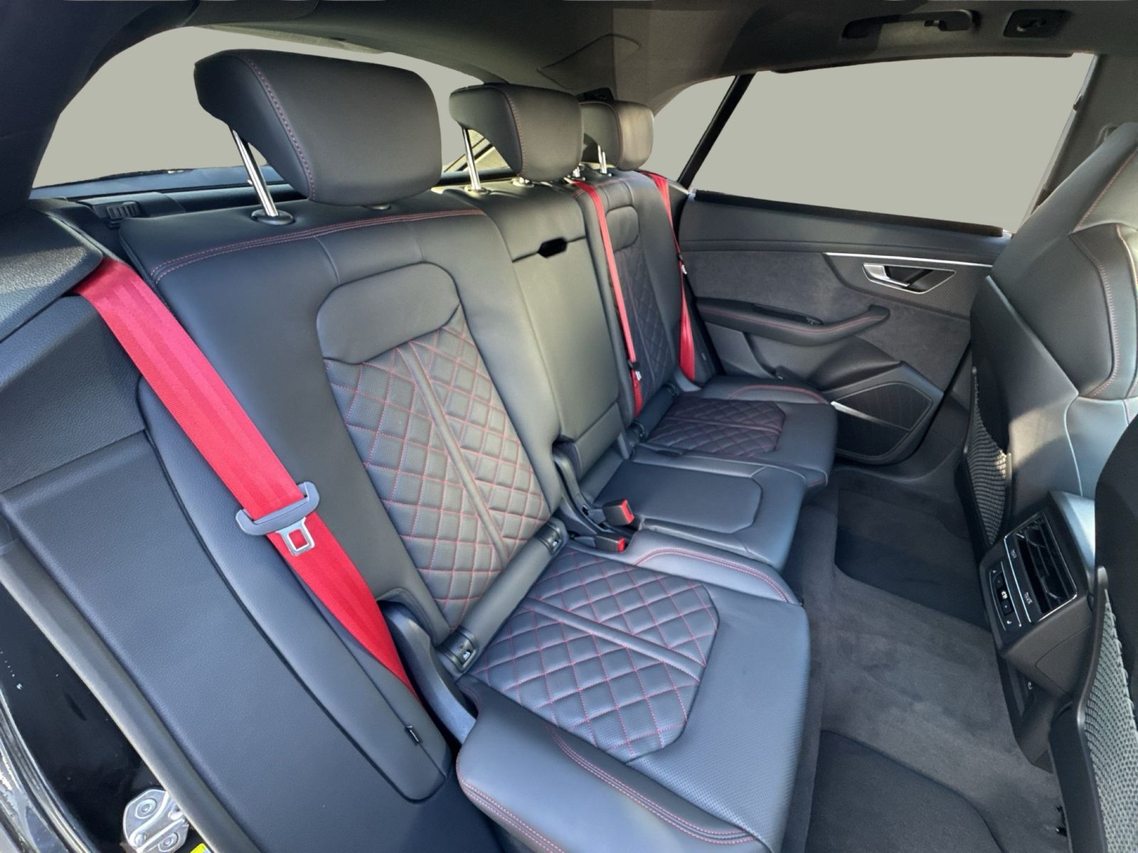 Fahrzeugabbildung Audi Q8 SUV TFSI e quattro 360 kW tiptronic Matrix|SD