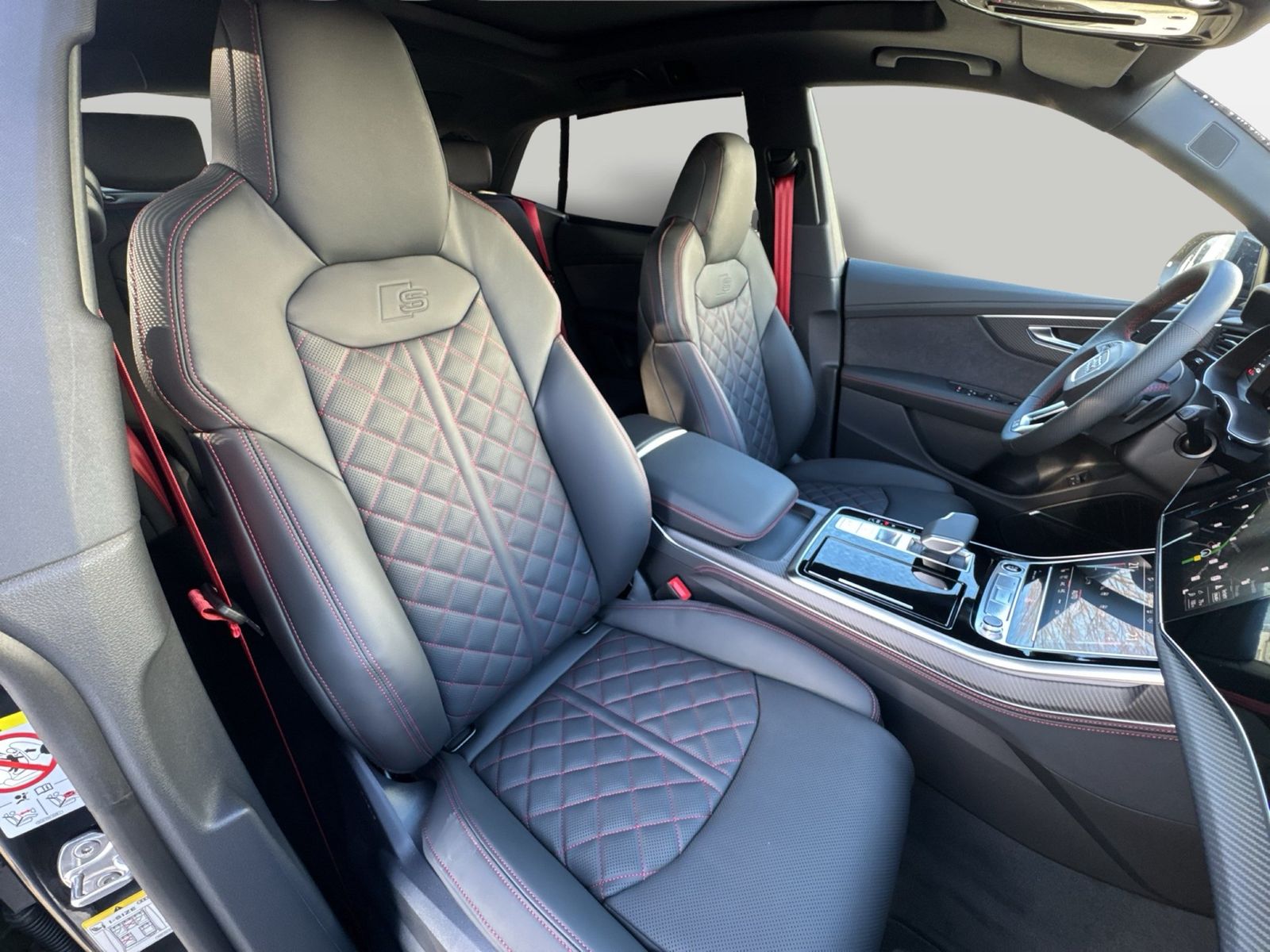 Fahrzeugabbildung Audi Q8 SUV TFSI e quattro 360 kW tiptronic Matrix|SD