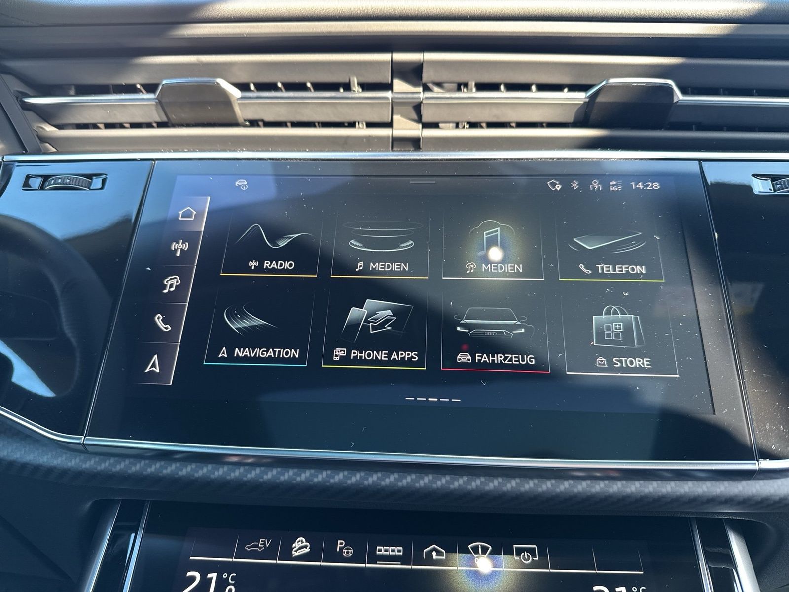 Fahrzeugabbildung Audi Q8 SUV TFSI e quattro 360 kW tiptronic Matrix|SD