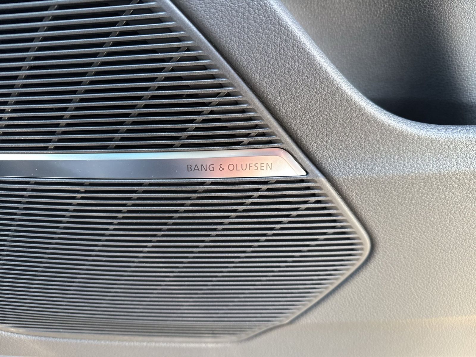 Fahrzeugabbildung Audi Q8 SUV TFSI e quattro 360 kW tiptronic Matrix|SD