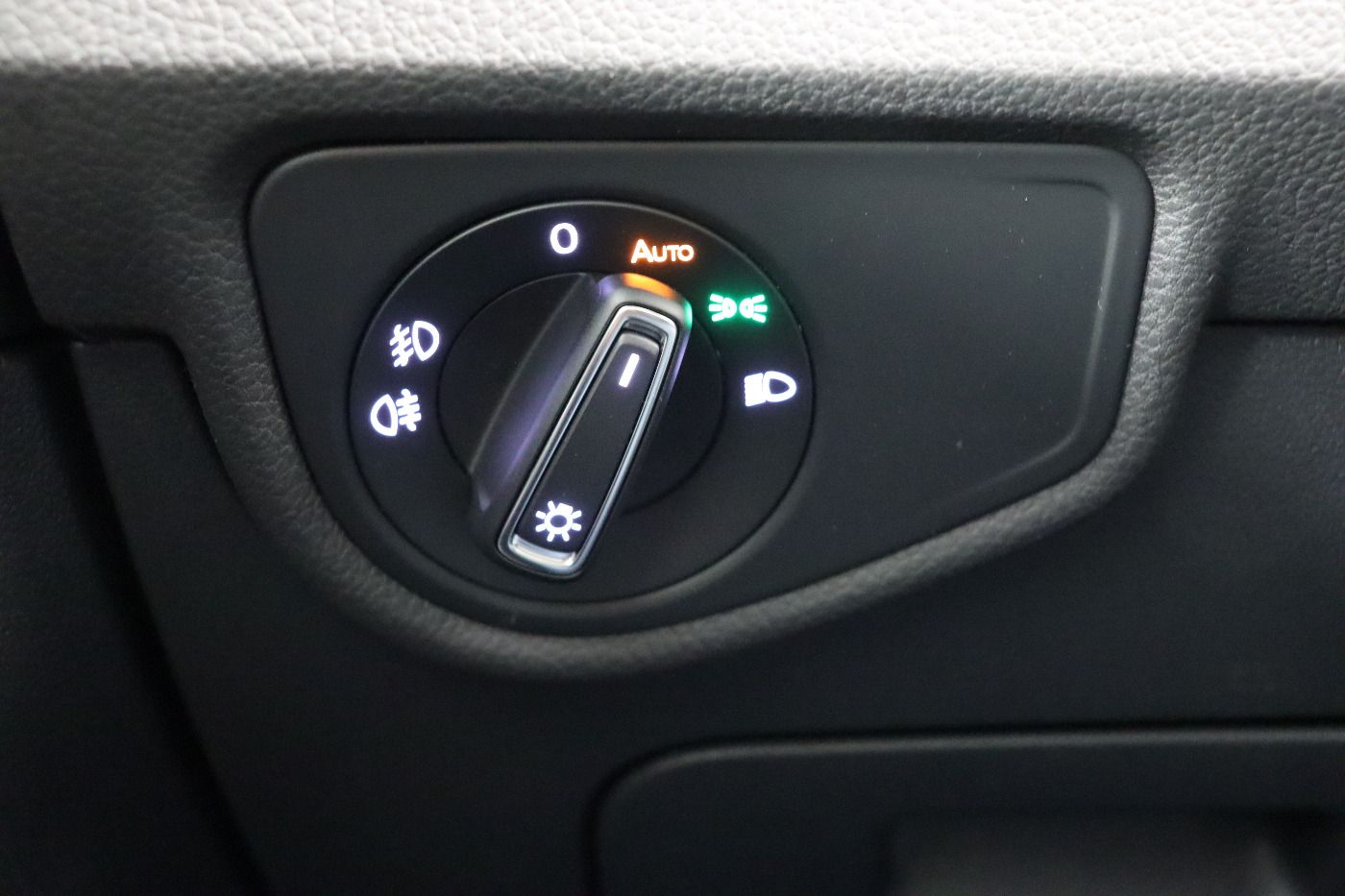 Fahrzeugabbildung Volkswagen Touran 1.5 TSI DSG Highline |AHK|Pano|Navi|ACC|C