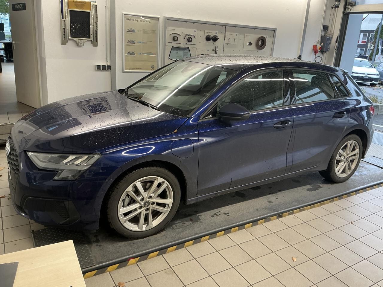 Fahrzeugabbildung Audi A3 Sportback 40 TFSI e S tronic Navi|VirtualCP