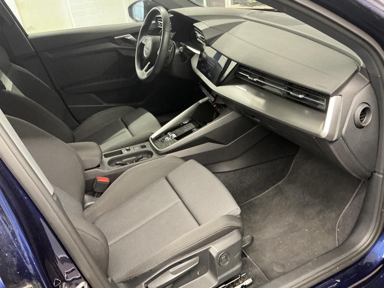 Fahrzeugabbildung Audi A3 Sportback 40 TFSI e S tronic Navi|VirtualCP