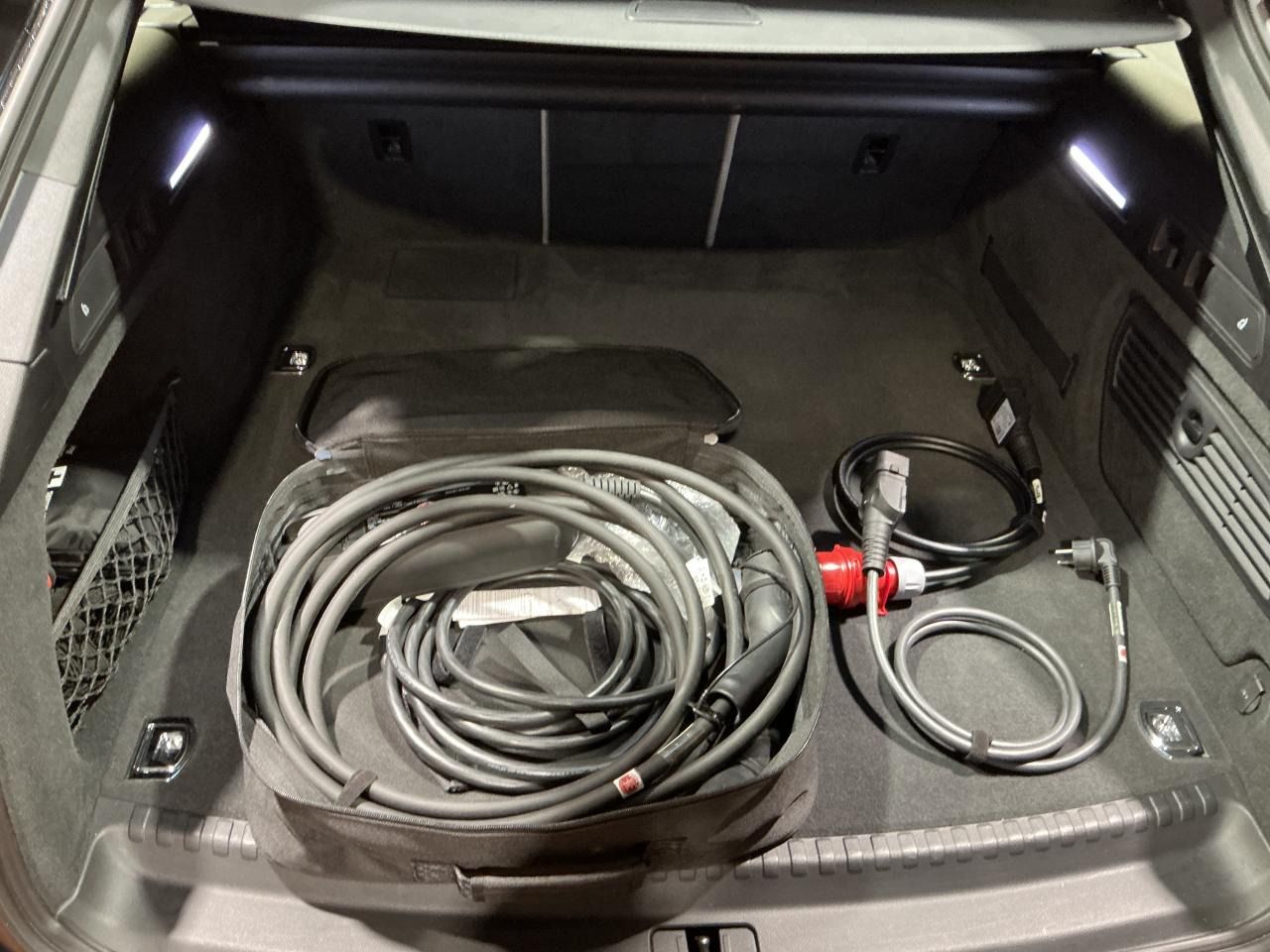 Fahrzeugabbildung Audi A6 Avant 50 TFSIe Quattro S tronic Design B&O