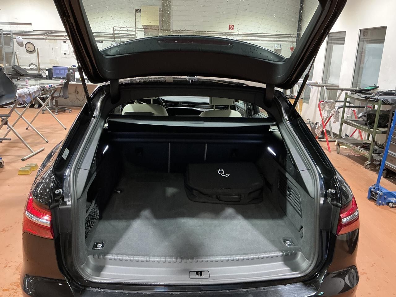 Fahrzeugabbildung Audi A6 Avant 50 TFSIe Quattro S tronic Design B&O