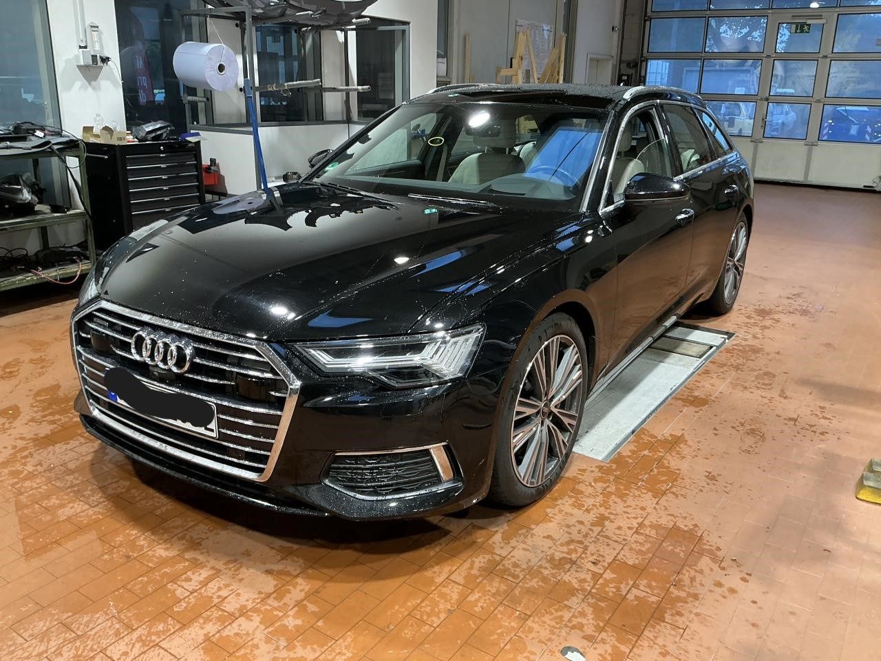 Fahrzeugabbildung Audi A6 Avant 50 TFSIe Quattro S tronic Design B&O