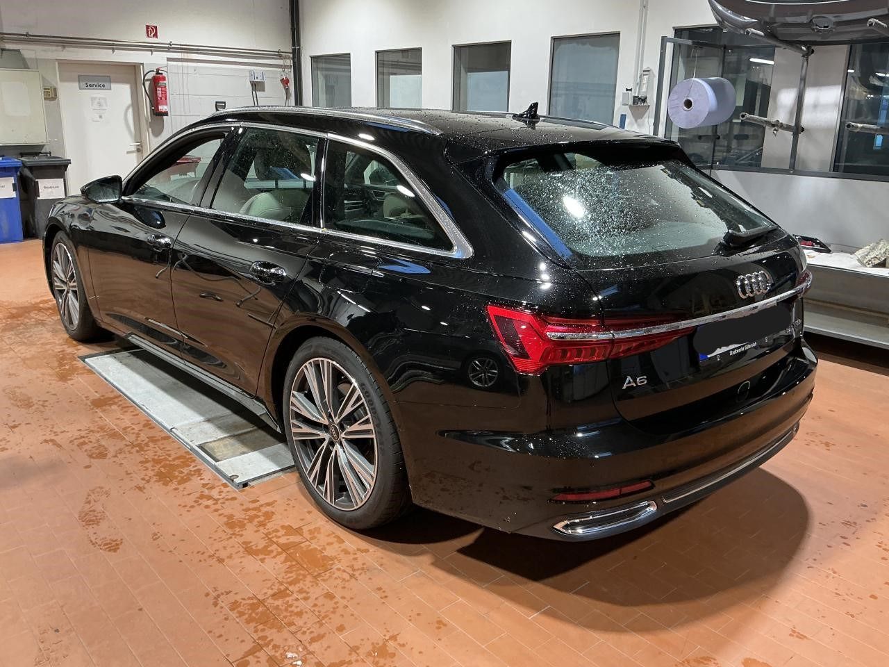 Fahrzeugabbildung Audi A6 Avant 50 TFSIe Quattro S tronic Design B&O