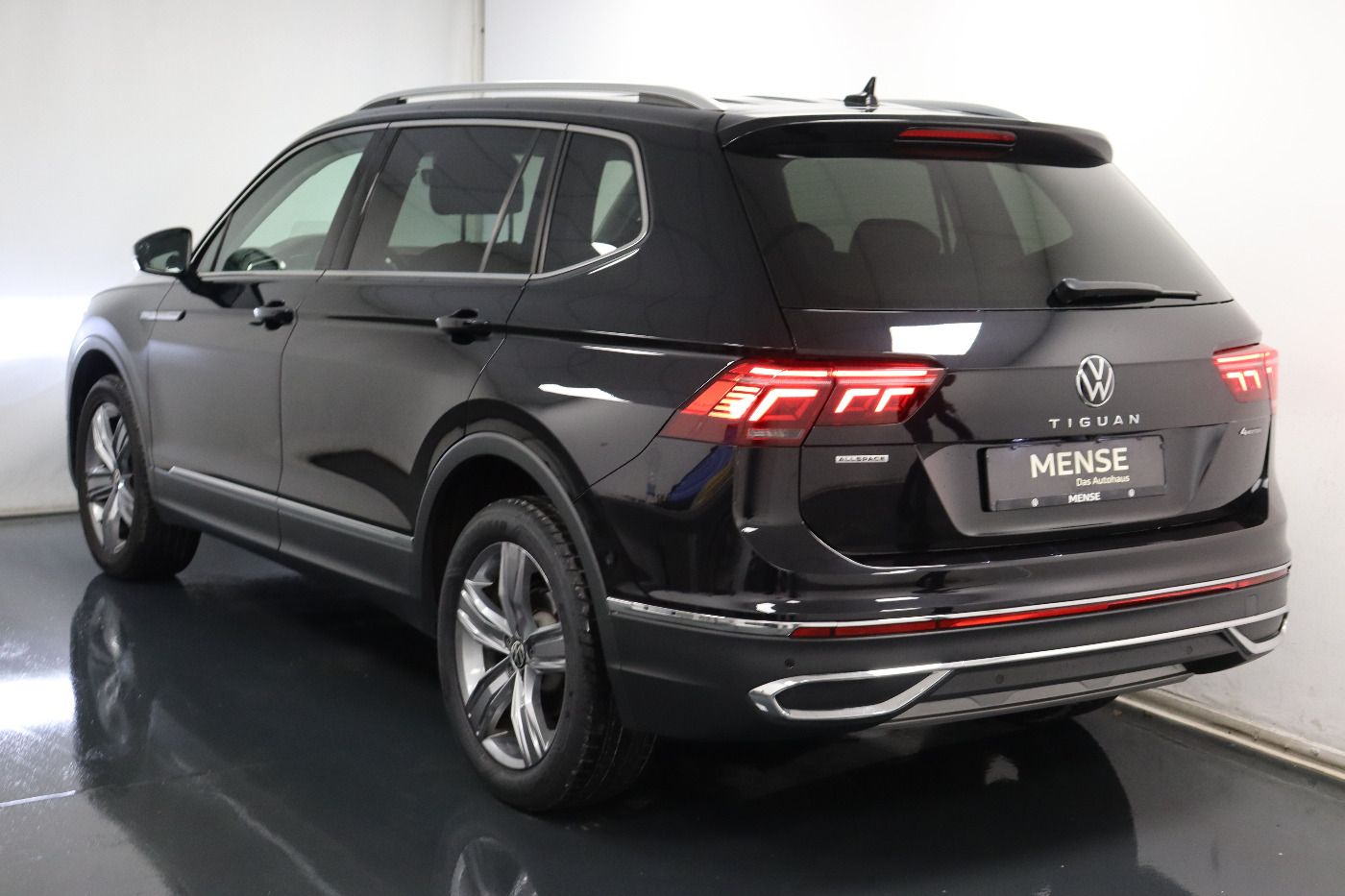 Fahrzeugabbildung Volkswagen Tiguan Allspace 2.0 TDI 4 Motion DSG Elegance SD