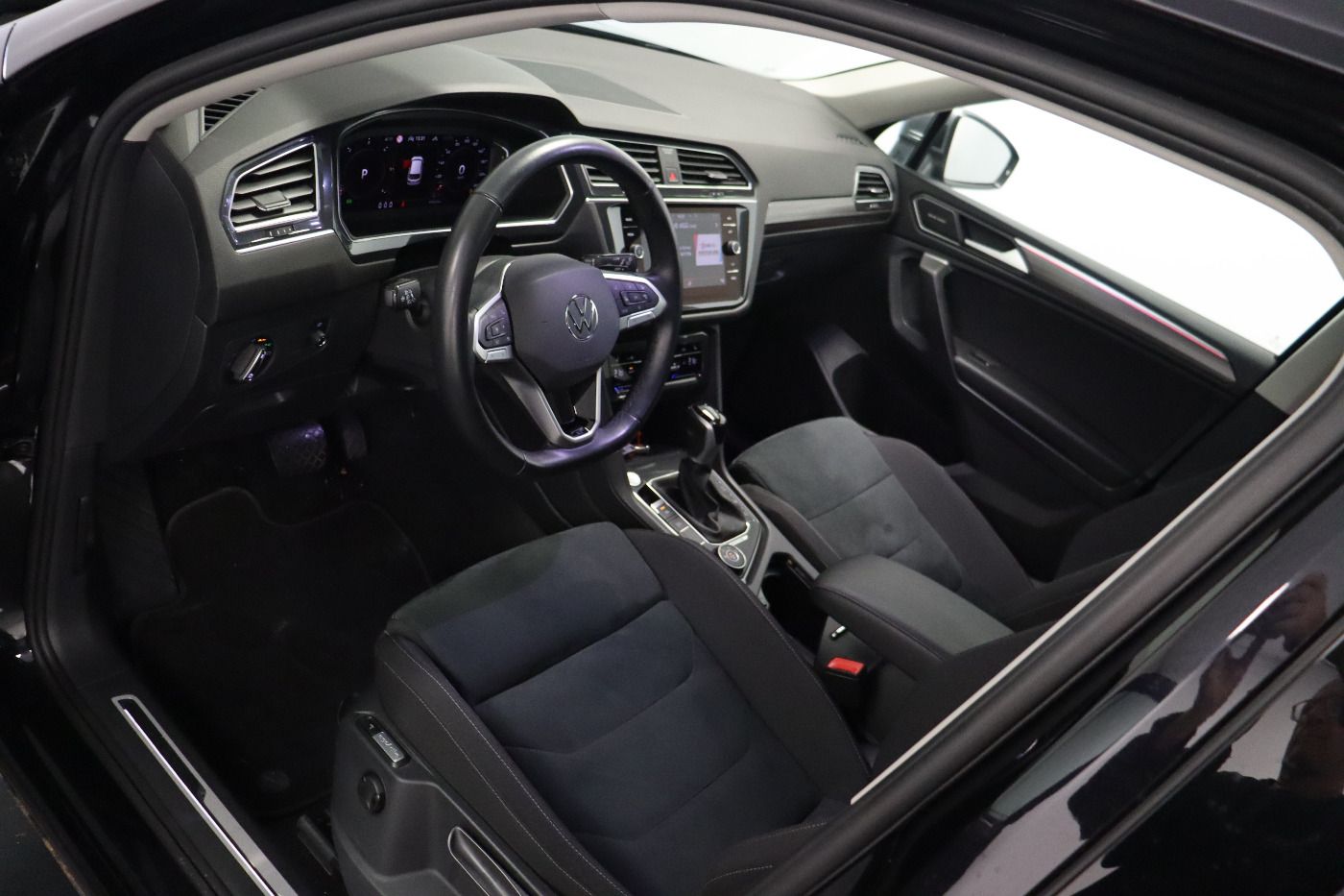 Fahrzeugabbildung Volkswagen Tiguan Allspace 2.0 TDI 4 Motion DSG Elegance SD