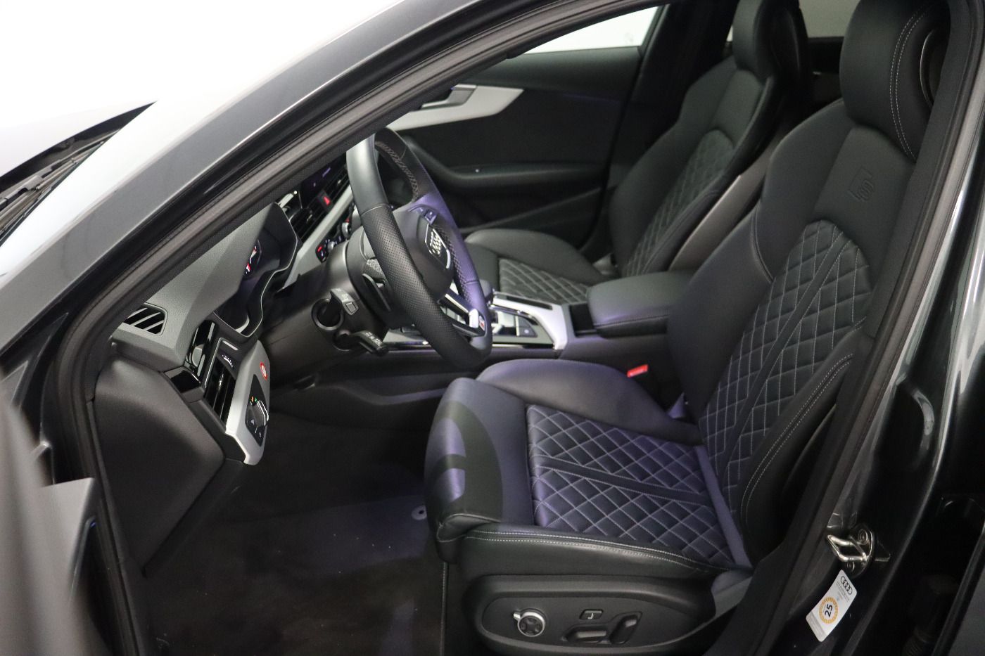 Fahrzeugabbildung Audi A4 Avant 40 TFSI S tronic S line ACC