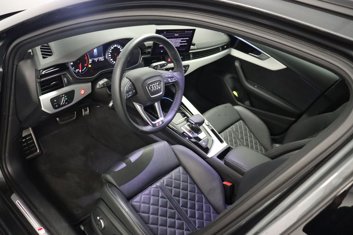 Fahrzeugabbildung Audi A4 Avant 40 TFSI S tronic S line ACC