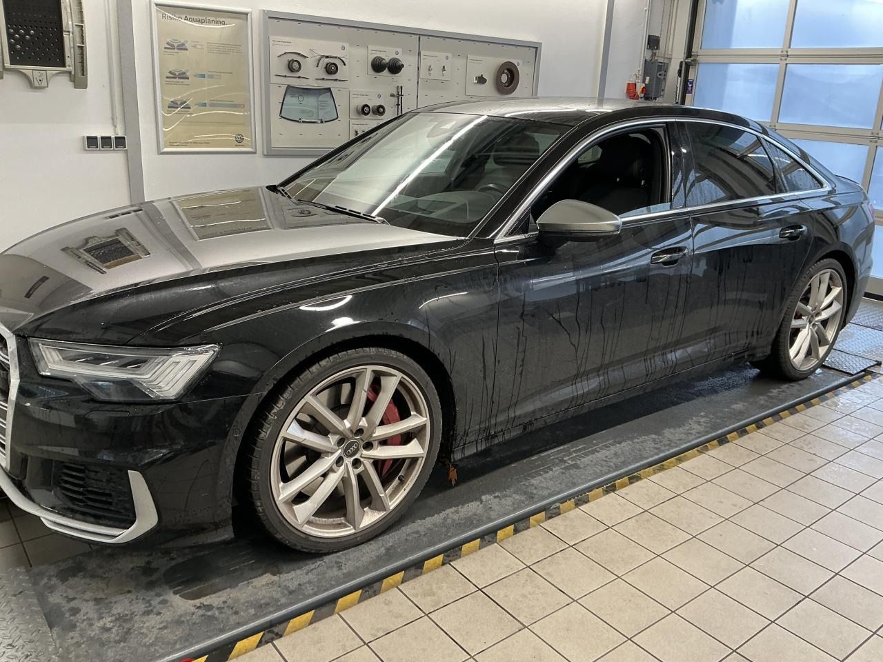 Fahrzeugabbildung Audi S6 Limousine B&O