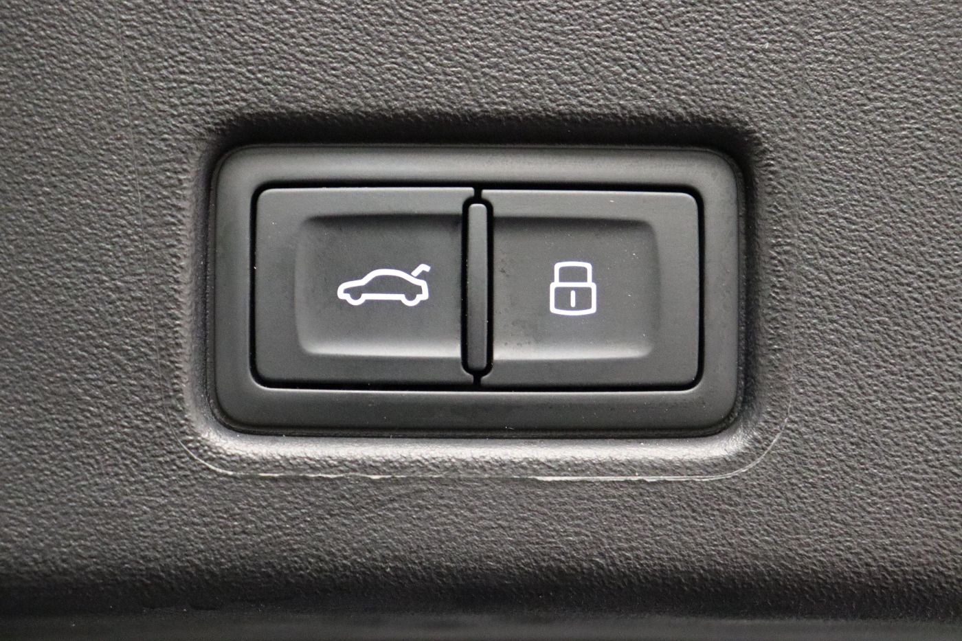 Fahrzeugabbildung Audi Q4 Sportback e-tron 40 S line Matrix|HUD|Pano|LM