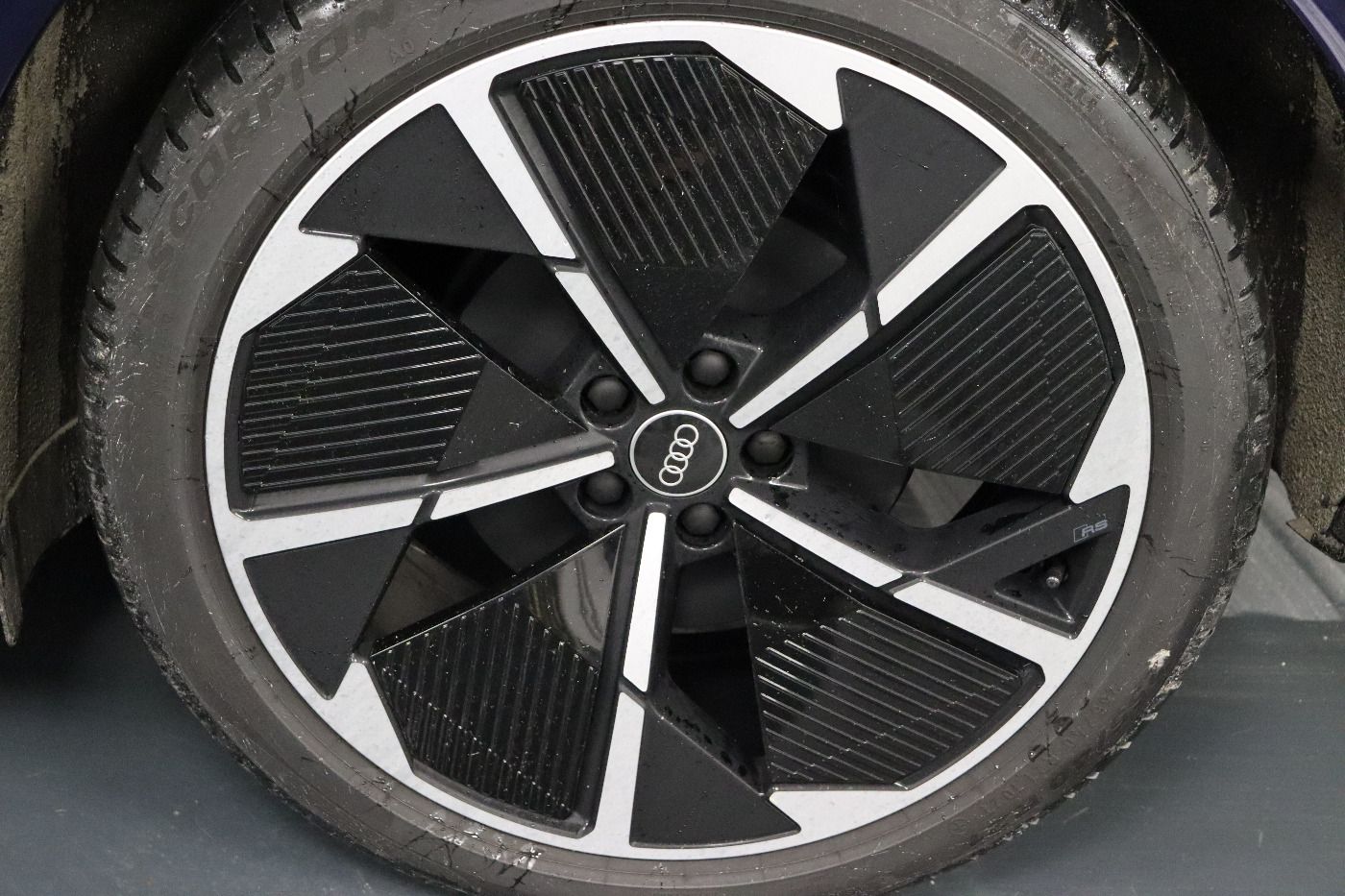 Fahrzeugabbildung Audi Q4 Sportback e-tron 40 S line Matrix|HUD|Pano|LM