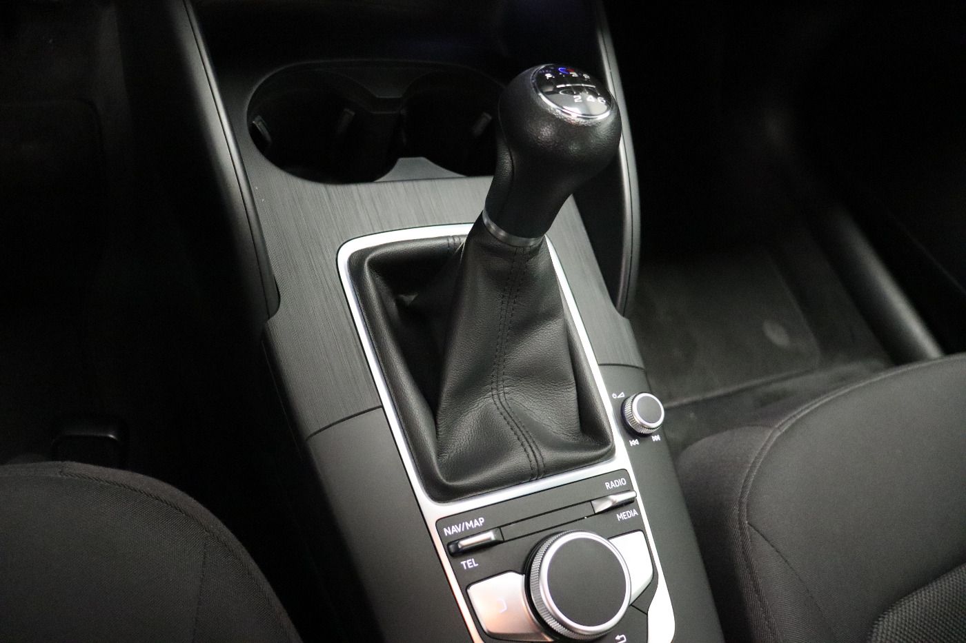 Fahrzeug autohaus mense Fahrzeugabbildung Audi A3 Limousine 30 TDI Navi|Xenon