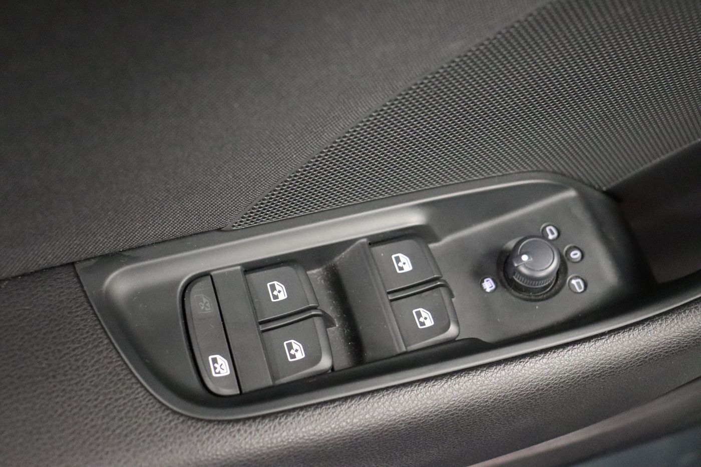 Fahrzeug autohaus mense Fahrzeugabbildung Audi A3 Limousine 30 TDI Navi|Xenon