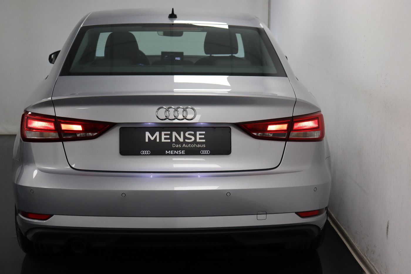 Fahrzeug autohaus mense Fahrzeugabbildung Audi A3 Limousine 30 TDI Navi|Xenon