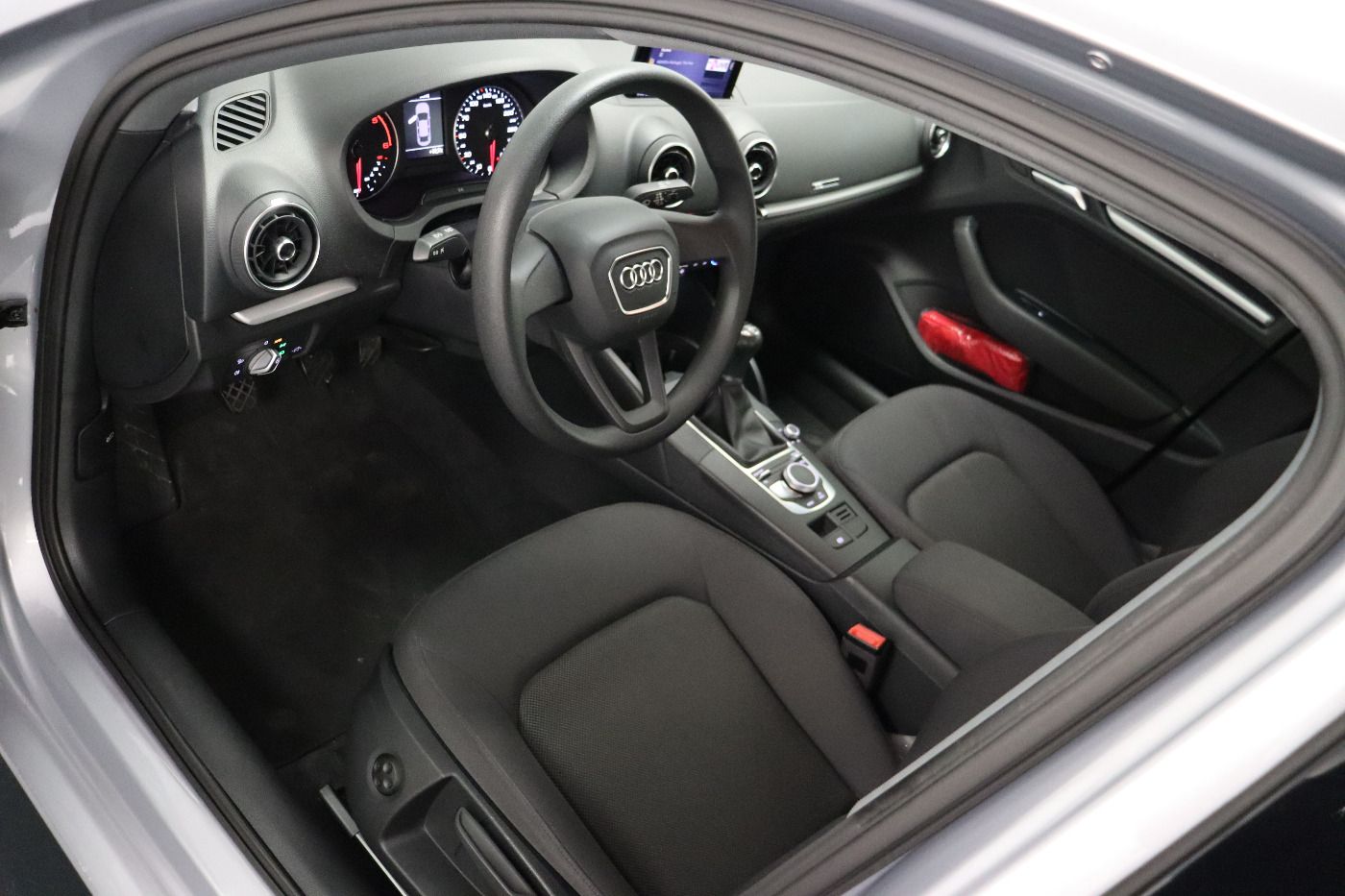 Fahrzeug autohaus mense Fahrzeugabbildung Audi A3 Limousine 30 TDI Navi|Xenon