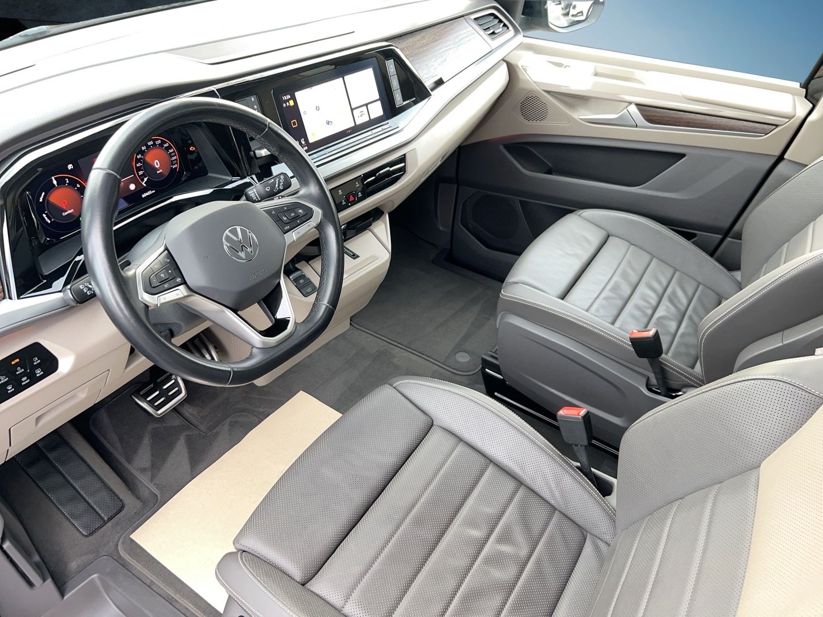 Fahrzeugabbildung Volkswagen T7 Multivan 1.4 TSI Style IQ.Light|AHK