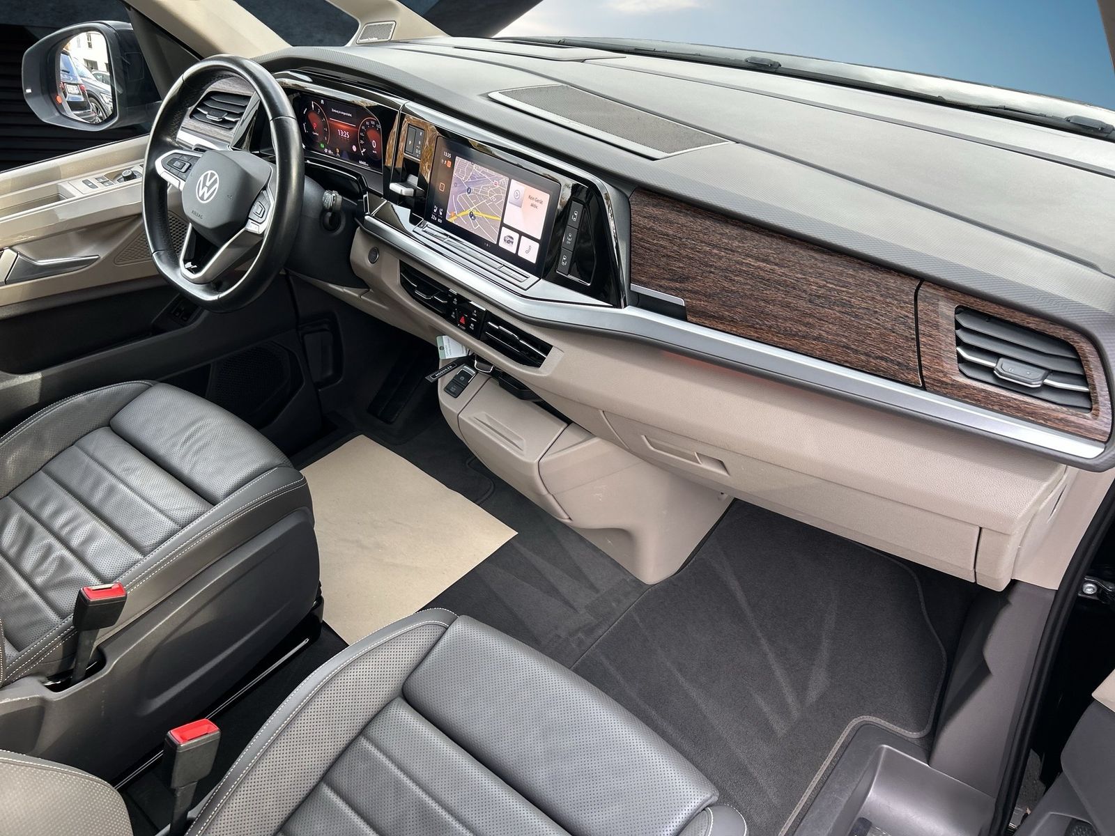 Fahrzeugabbildung Volkswagen T7 Multivan 1.4 TSI Style IQ.Light|AHK