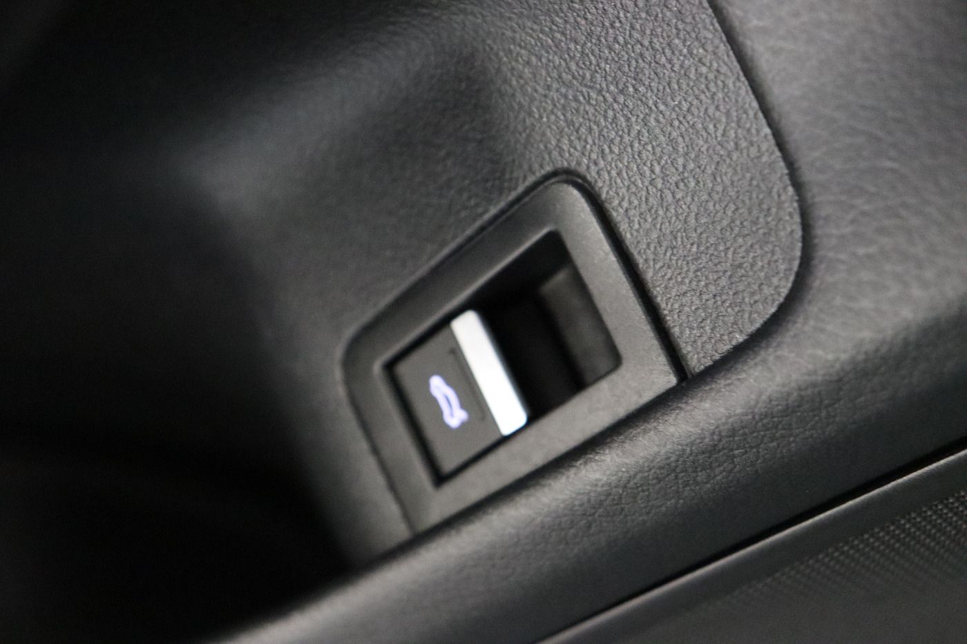 Fahrzeugabbildung Audi A6 Avant 45 TDI quattro S tronic advanced Matrix