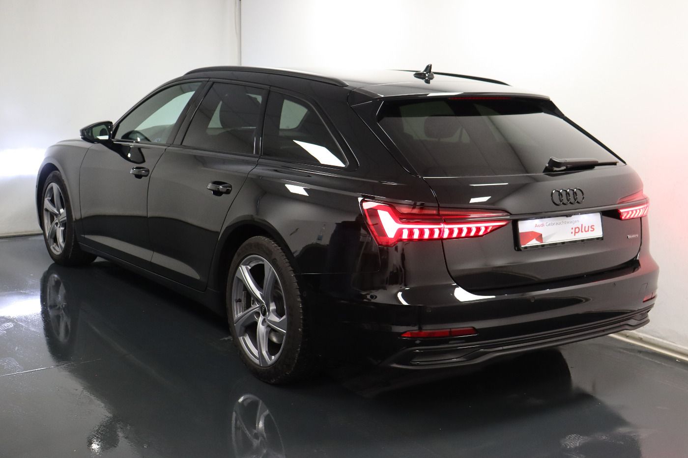 Fahrzeugabbildung Audi A6 Avant 45 TDI quattro S tronic advanced Matrix