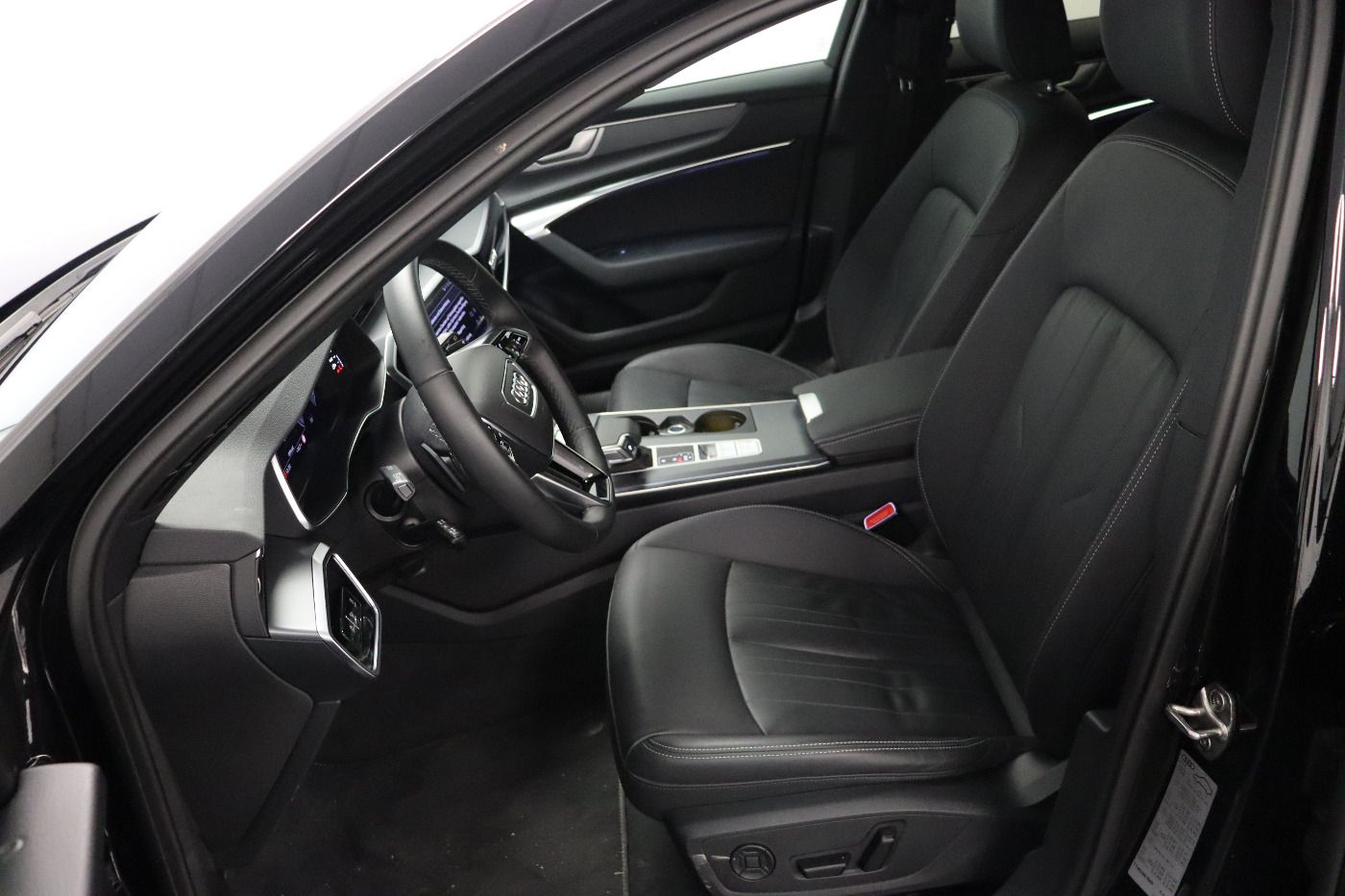 Fahrzeugabbildung Audi A6 Avant 45 TDI quattro S tronic advanced Matrix