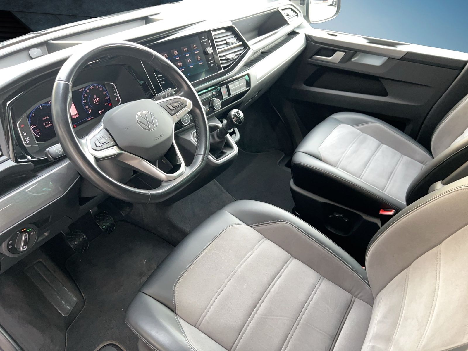 Fahrzeugabbildung Volkswagen T6.1 Multivan 2.0 TDI FWD Generation Six