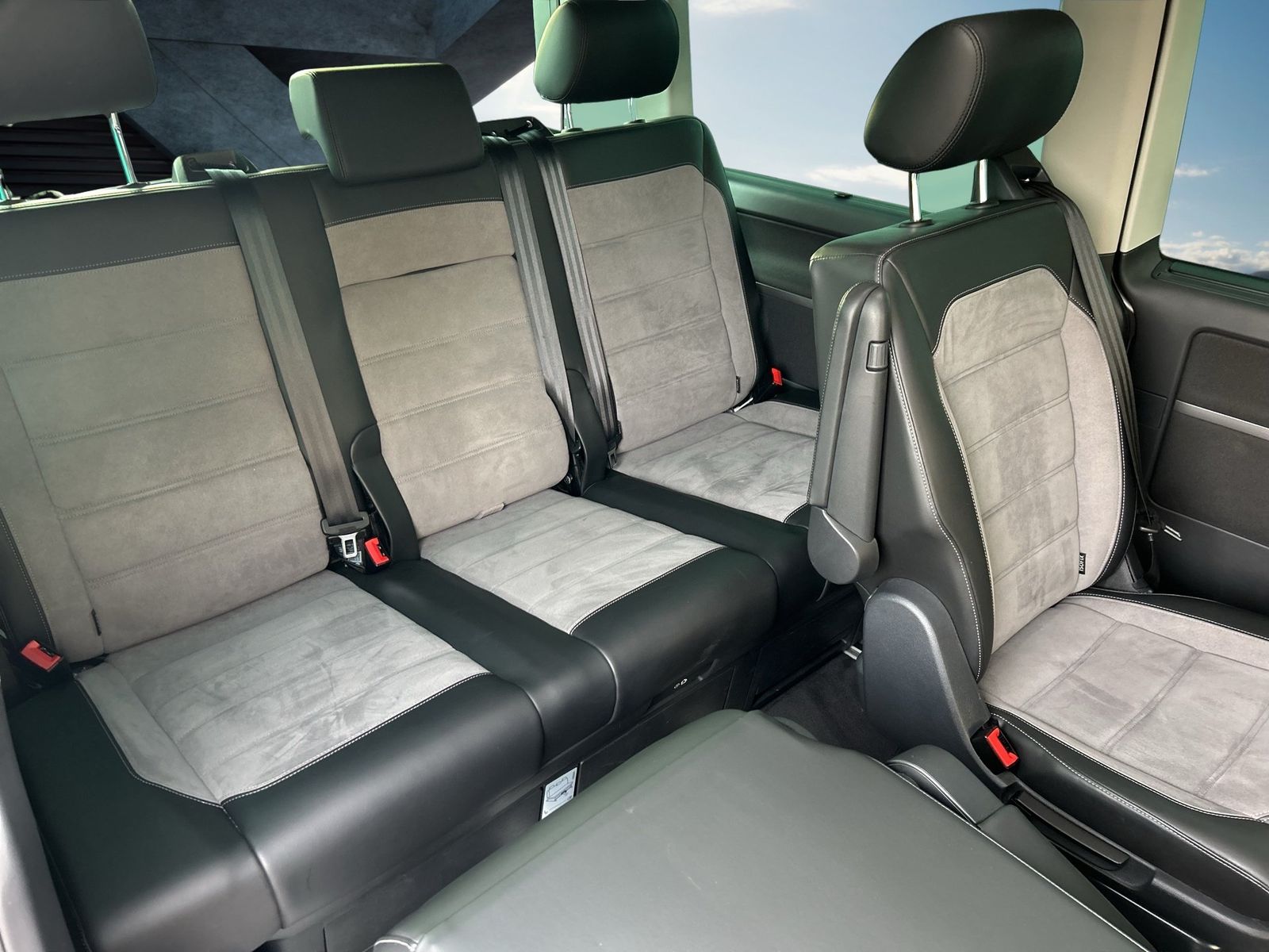 Fahrzeugabbildung Volkswagen T6.1 Multivan 2.0 TDI FWD Generation Six