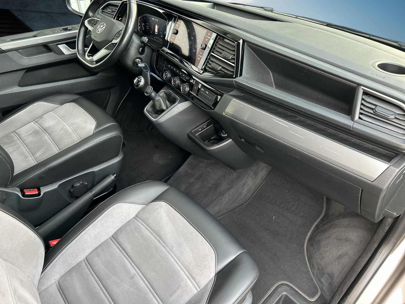 Fahrzeugabbildung Volkswagen T6.1 Multivan 2.0 TDI FWD Generation Six