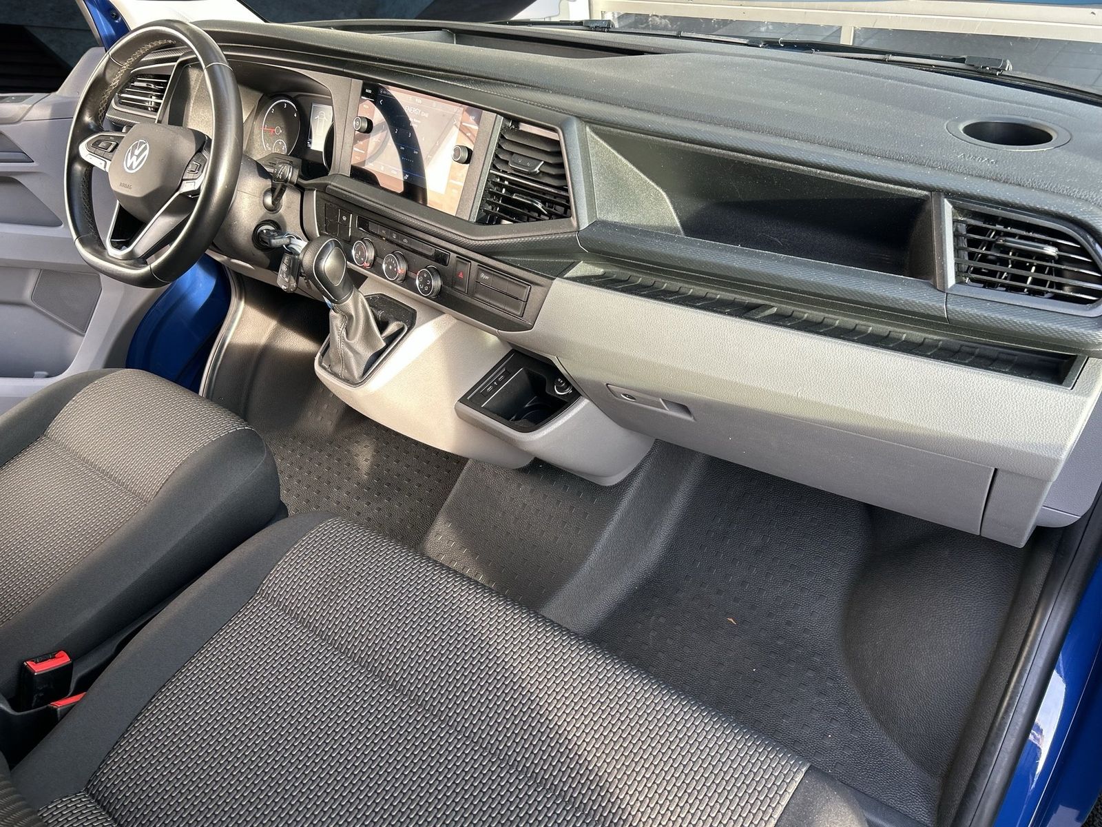 Fahrzeugabbildung Volkswagen T6.1 Transporter 2.0 TDI Kasten FWD lang CarPlay