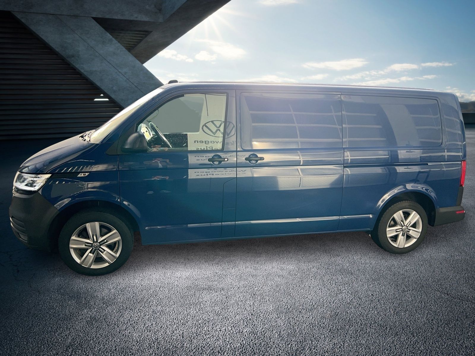 Fahrzeugabbildung Volkswagen T6.1 Transporter 2.0 TDI Kasten FWD lang CarPlay