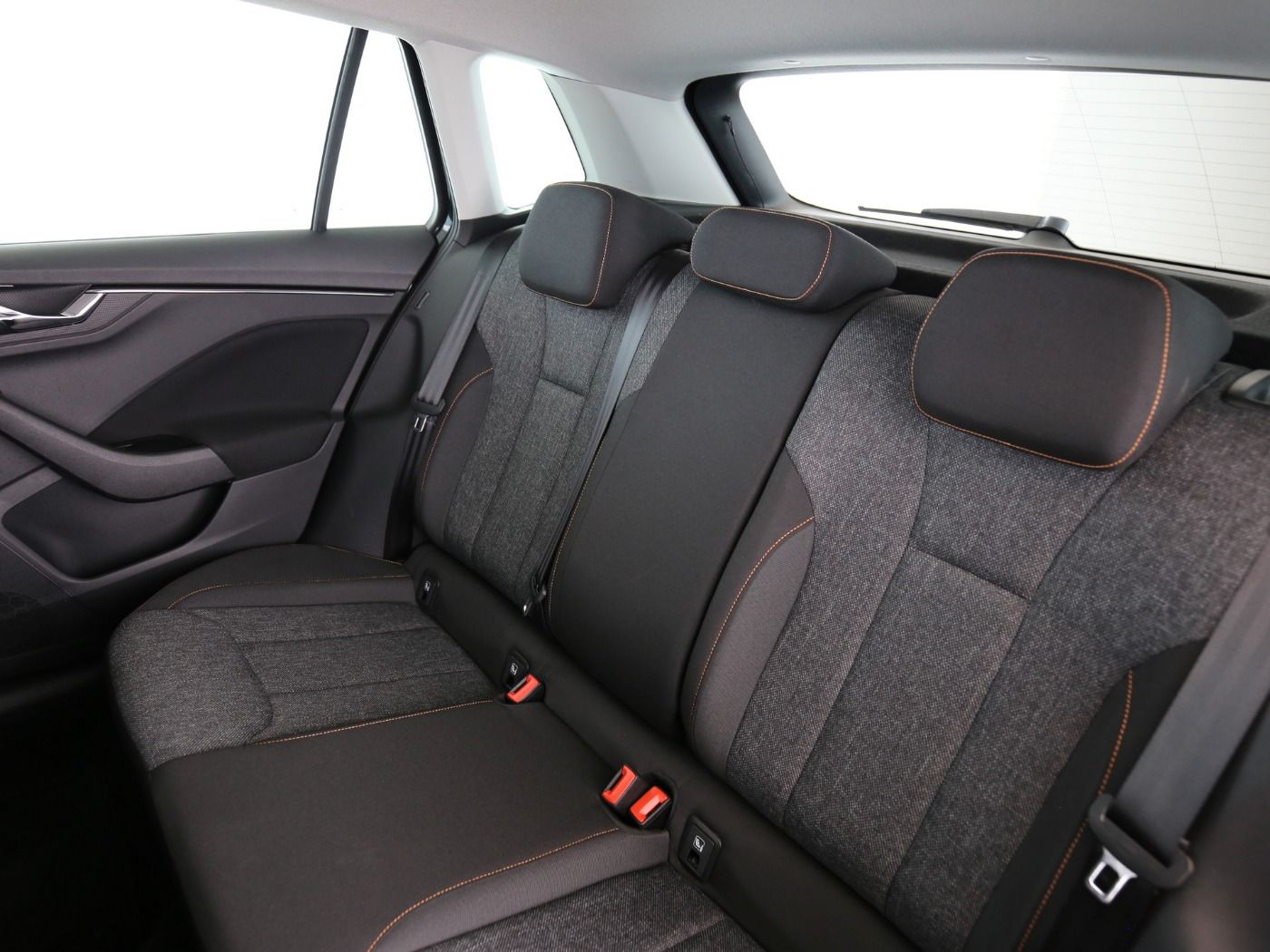 Fahrzeugabbildung SKODA Kamiq 1.0 TSI Clever LED|Kamera|KlimaA|LaneAss