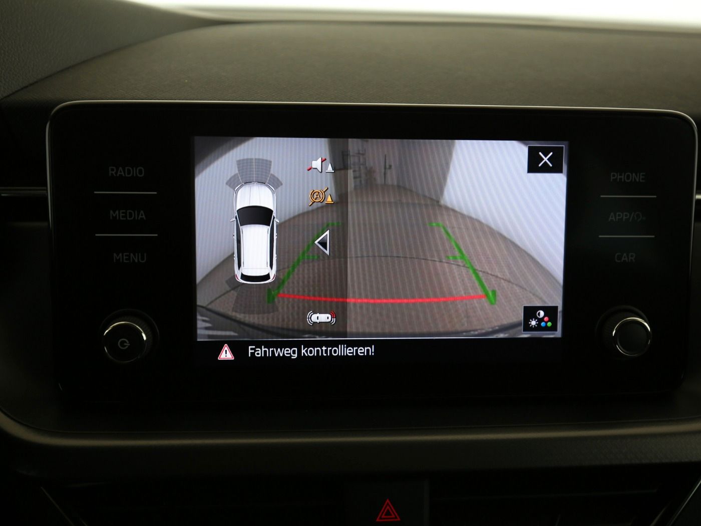 Fahrzeugabbildung SKODA Kamiq 1.0 TSI Clever LED|Kamera|KlimaA|LaneAss