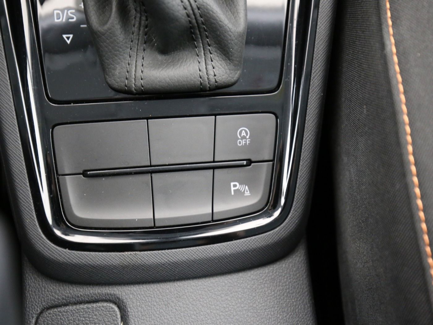 Fahrzeugabbildung SKODA Kamiq 1.0 TSI Clever LED|Kamera|KlimaA|LaneAss