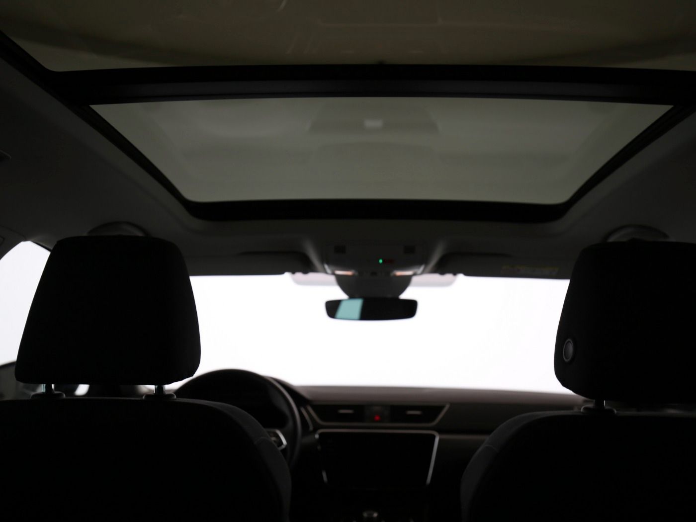 Fahrzeugabbildung SKODA Superb Combi 2.0 TDI Ambition Pano|SD|4xSHZG|ACC