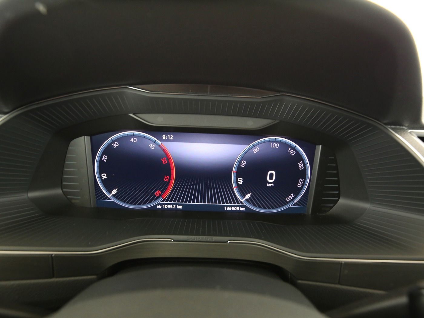 Fahrzeugabbildung SKODA Superb Combi 2.0 TDI Ambition Pano|SD|4xSHZG|ACC