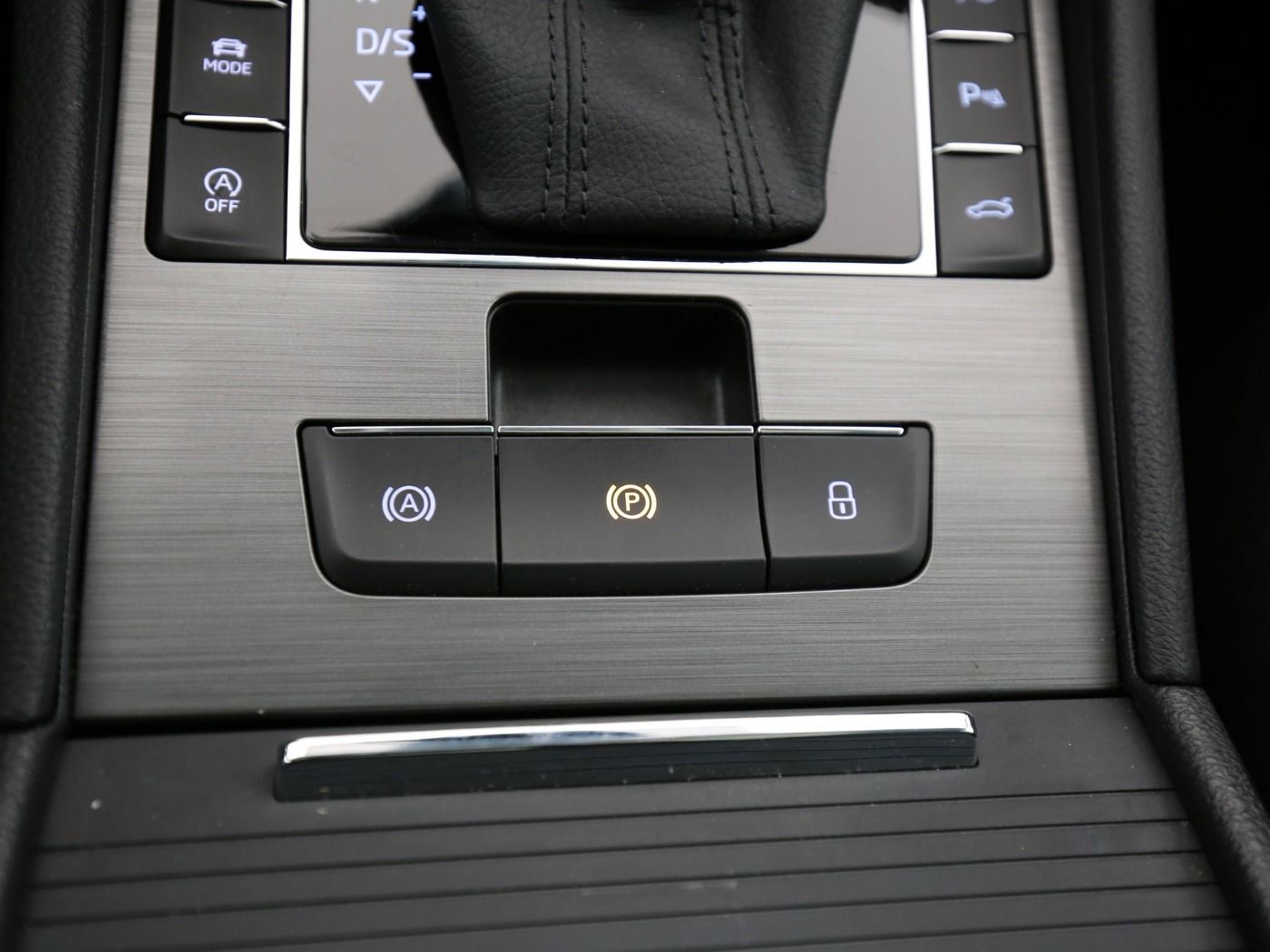 Fahrzeugabbildung SKODA Superb Combi 2.0 TDI Ambition Pano|SD|4xSHZG|ACC