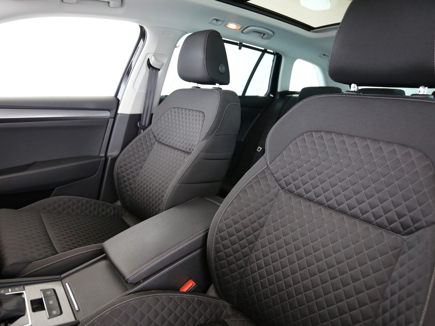 Fahrzeugabbildung SKODA Superb Combi 2.0 TDI Ambition Pano|SD|4xSHZG|ACC