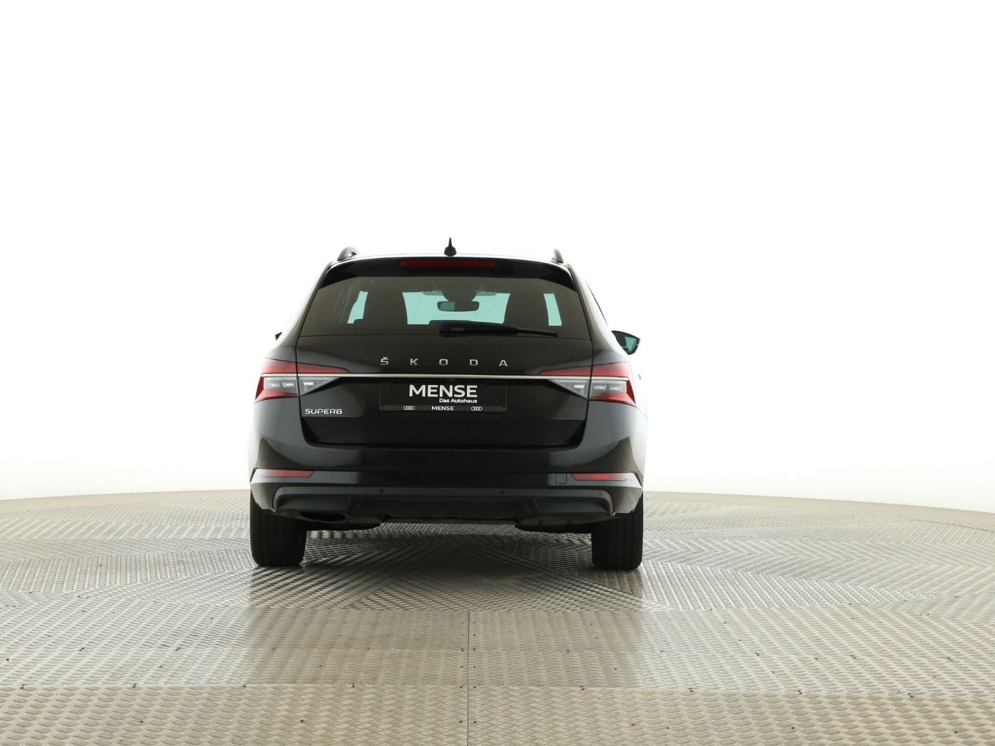 Fahrzeugabbildung SKODA Superb Combi 2.0 TDI Ambition Pano|SD|4xSHZG|ACC