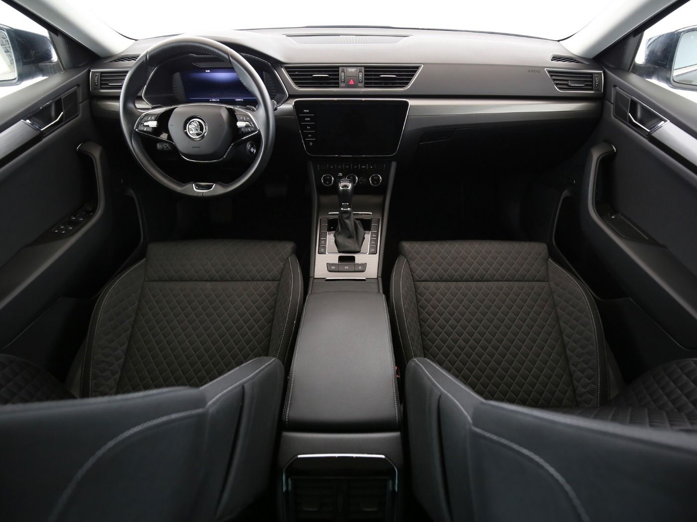 Fahrzeugabbildung SKODA Superb Combi 2.0 TDI Ambition Pano|SD|4xSHZG|ACC