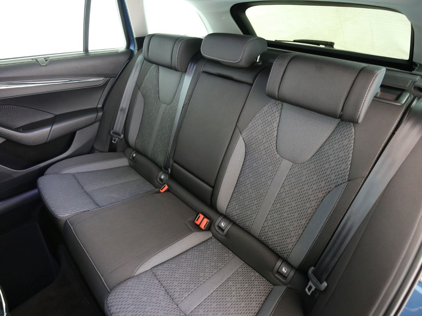 Fahrzeug autohaus mense Fahrzeugabbildung SKODA Octavia Combi 1.5 TGI G-TEC First Edition HUD|LM