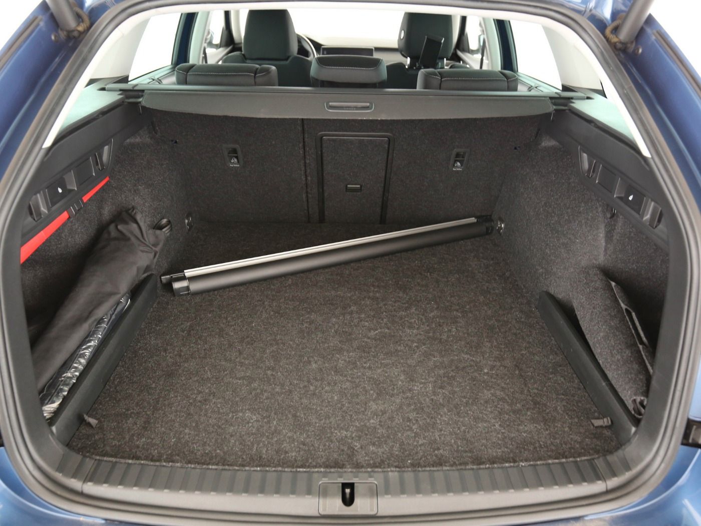 Fahrzeug autohaus mense Fahrzeugabbildung SKODA Octavia Combi 1.5 TGI G-TEC First Edition HUD|LM