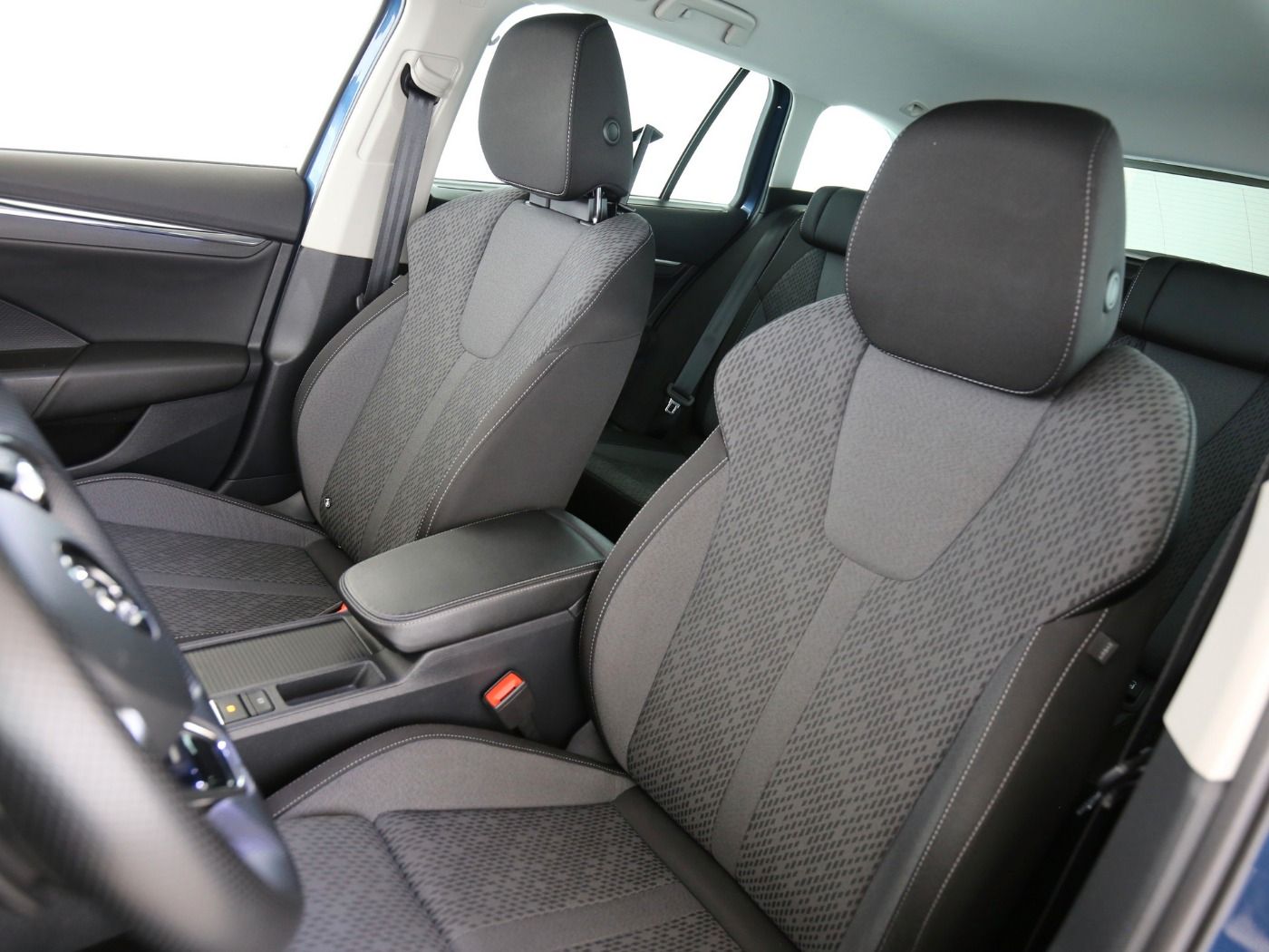 Fahrzeug autohaus mense Fahrzeugabbildung SKODA Octavia Combi 1.5 TGI G-TEC First Edition HUD|LM