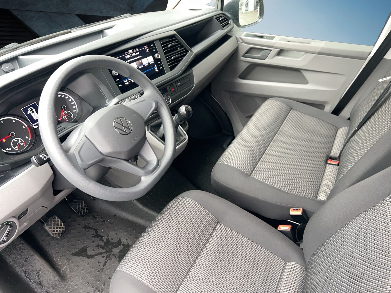 Fahrzeugabbildung Volkswagen T6.1 Transporter 2.0 TDI Kasten FWD CarPlay|AHK