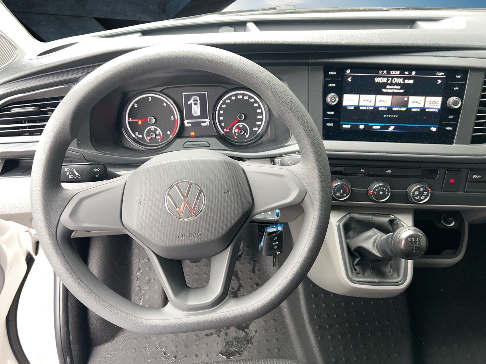 Fahrzeugabbildung Volkswagen T6.1 Transporter 2.0 TDI Kasten FWD CarPlay|AHK